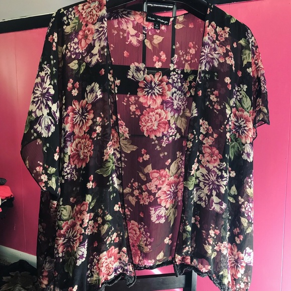 mason and mackenzie Tops - 4/$25 Mason & Mackenzie Beautiful floral Kimono!!